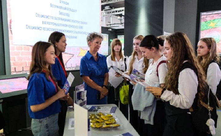 Участники фестиваля. Фото министерства региональной политики и массовых коммуникаций Ростовской области