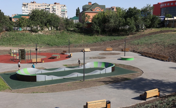 Новые спортплощадки в парке. Фото пресс-службы губернатора Ростовской области